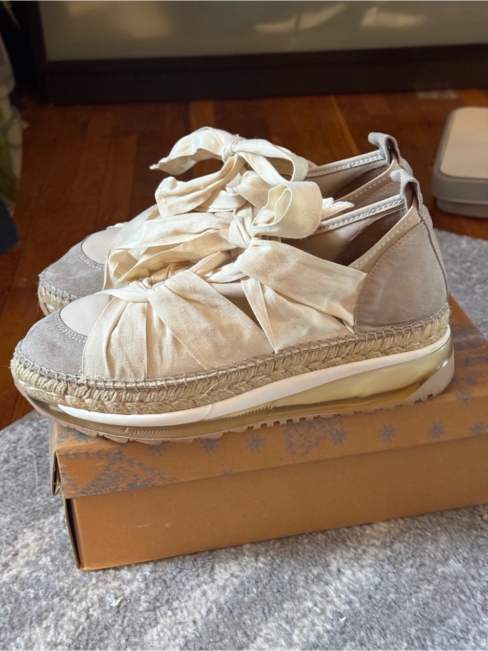 Free People Women's Chapmin
Espadrille Slip On Sneakers Ivory size 39